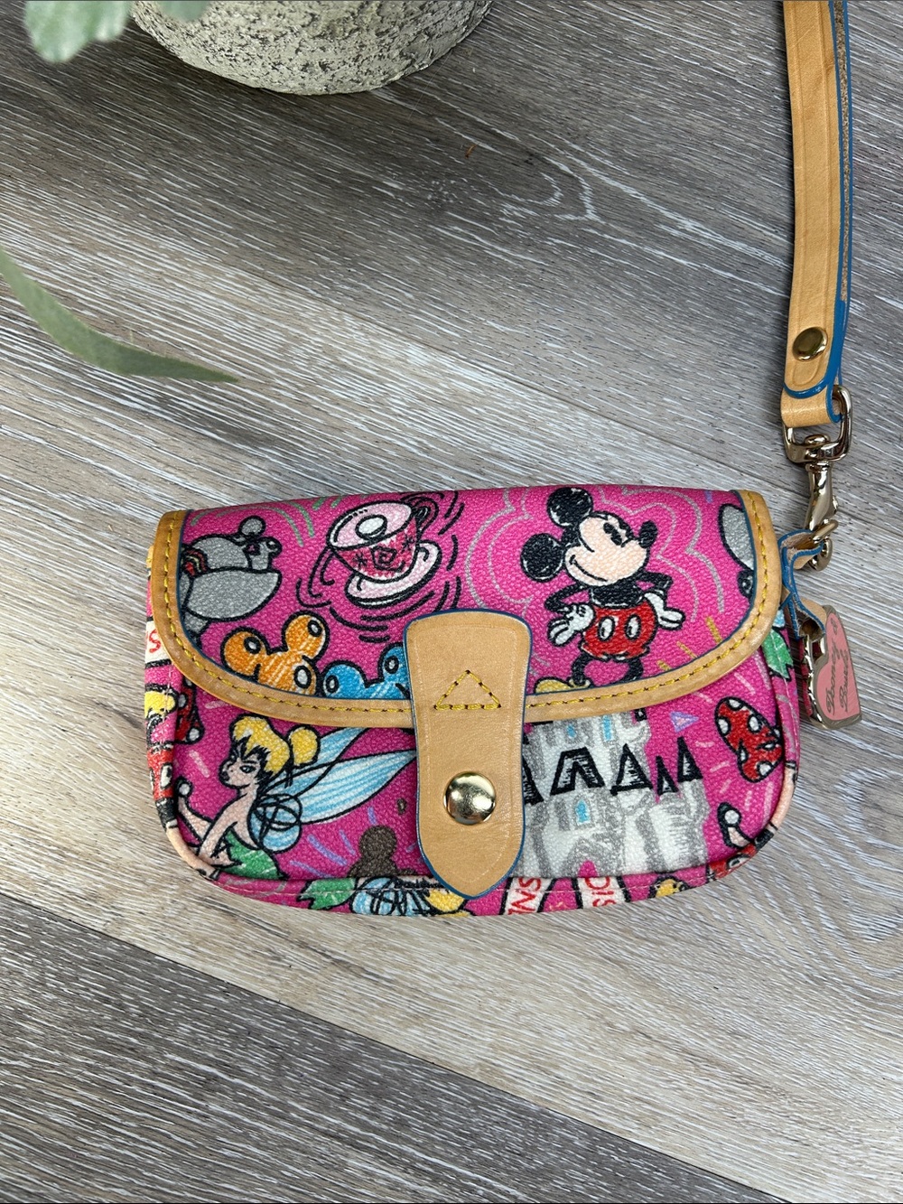 2855 Dooney & Bourke x Disney Pink Wristlet 882855